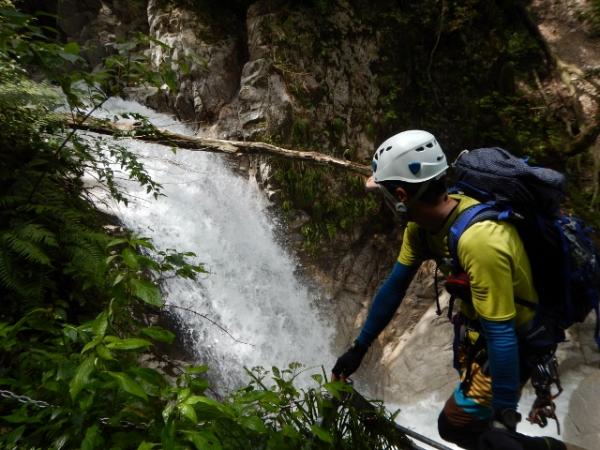 水量が多くまき主体の沢登りになりました。